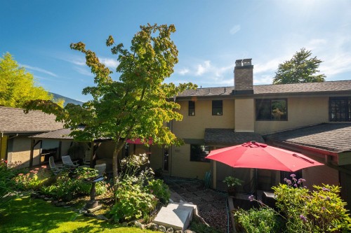 560 Craigmohr Drive, West Vancouver, BC 