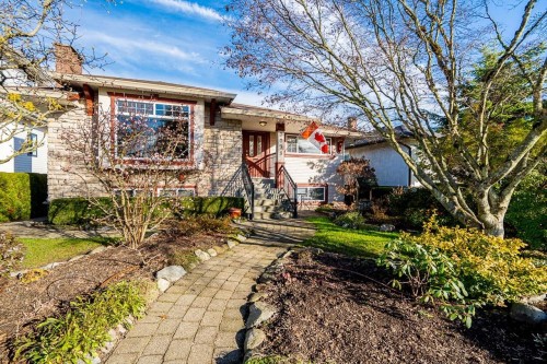 7738 Cumberland Street  Burnaby, BC V3N 3Y3