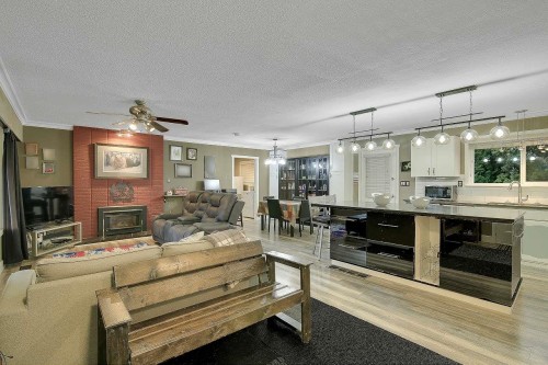 24835 Smith Avenue  Maple Ridge, BC V4R 2A7