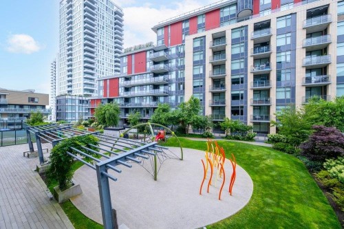 302-8533 River District Crossing, Vancouver, BC 