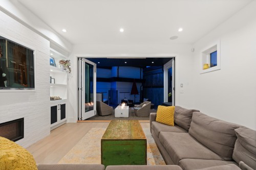 336 Keith Road E, North Vancouver, BC 