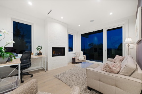 336 Keith Road E, North Vancouver, BC 