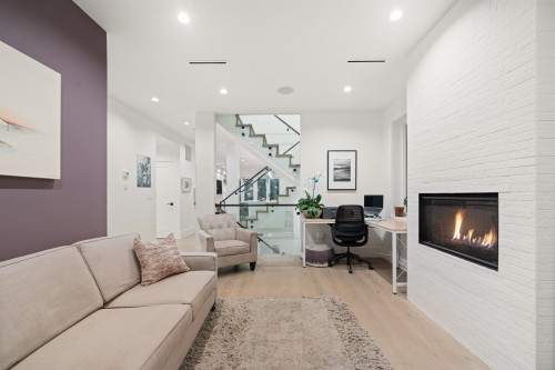 336 Keith Road E, North Vancouver, BC 