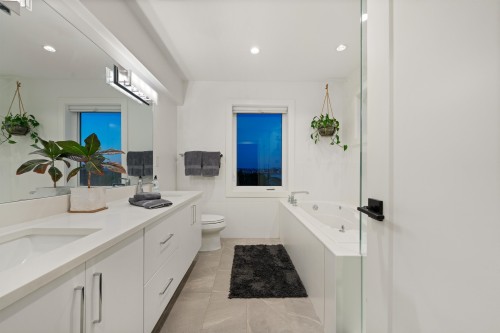 336 Keith Road E, North Vancouver, BC 