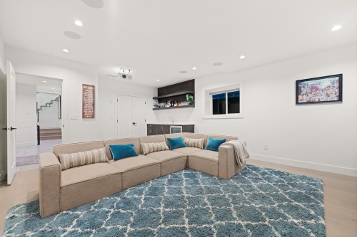 336 Keith Road E, North Vancouver, BC 