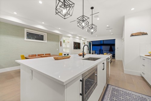 336 Keith Road E, North Vancouver, BC 