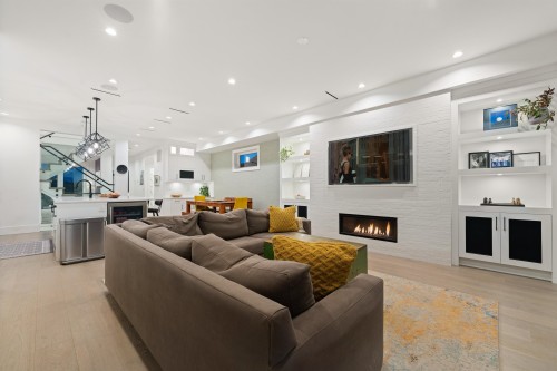 336 Keith Road E, North Vancouver, BC 