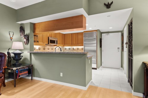 1053 Marinaside Crescent, Vancouver, BC 