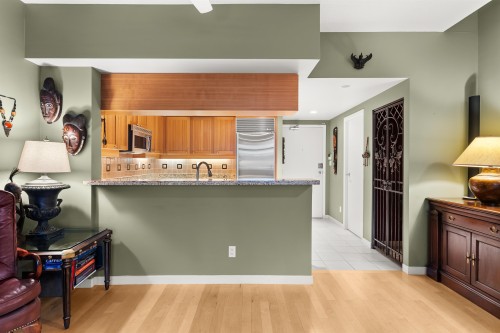 1053 Marinaside Crescent, Vancouver, BC 