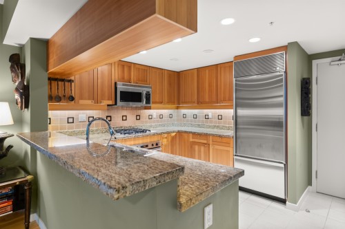 1053 Marinaside Crescent, Vancouver, BC 