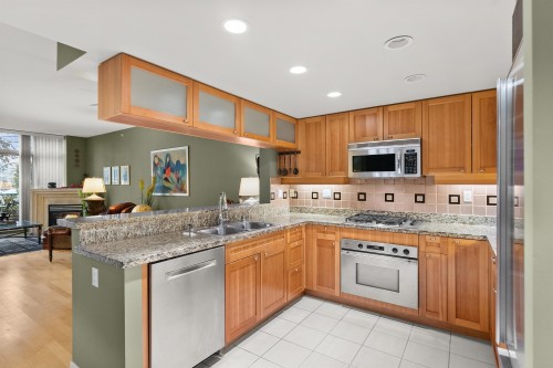 1053 Marinaside Crescent, Vancouver, BC 