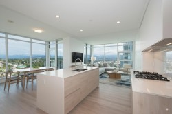 4004-680 Quayside Drive  New Westminster, BC V3M 0P2