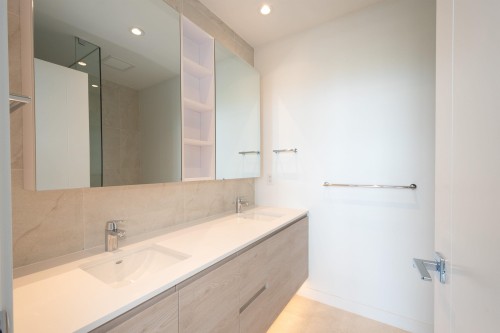 4004-680 Quayside Drive, New Westminster, BC 