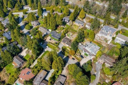 3895 Southridge Avenue, West Vancouver, BC 