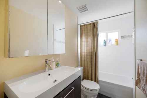 538 25Th Street W, North Vancouver, BC 