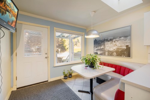 538 25Th Street W, North Vancouver, BC 