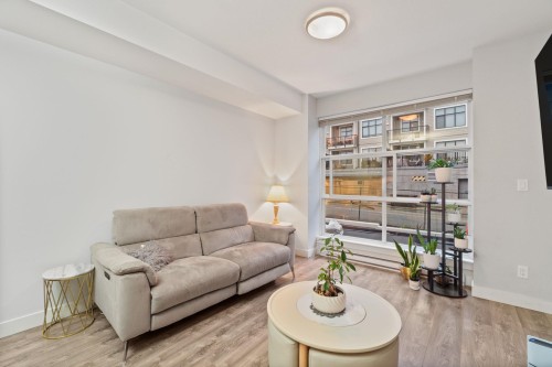 208-827 Roderick Avenue  Coquitlam, BC V3K 0E3