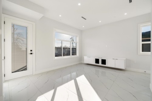 1328 64Th Avenue E, Vancouver, BC 