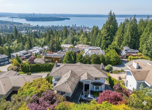 2585 Westhill Way  West Vancouver, BC V7S 3E4