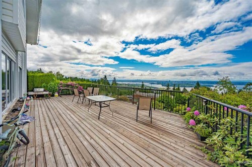 2585 Westhill Way, West Vancouver, BC 