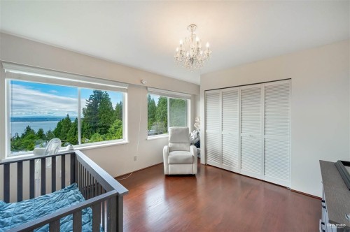 2585 Westhill Way, West Vancouver, BC 