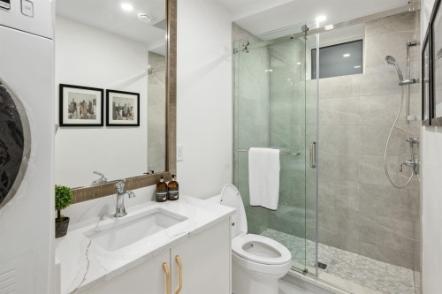 3812 15Th Avenue W, Vancouver, BC 