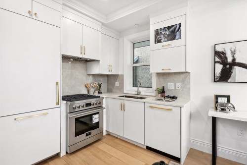 3812 15Th Avenue W, Vancouver, BC 