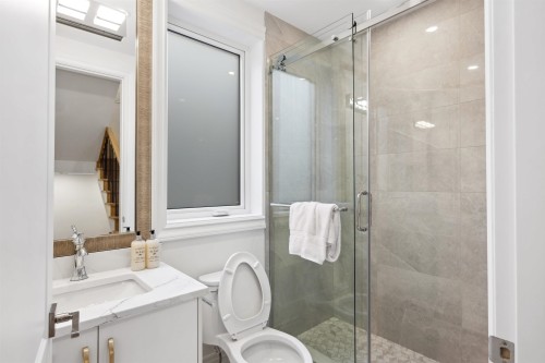 3812 15Th Avenue W, Vancouver, BC 