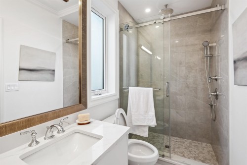 3812 15Th Avenue W, Vancouver, BC 