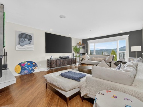 1052 Corona Crescent, Coquitlam, BC 