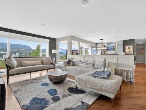 1052 Corona Crescent, Coquitlam, BC 