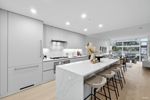 205-1331 Marine Drive  West Vancouver, BC V7T 1B6