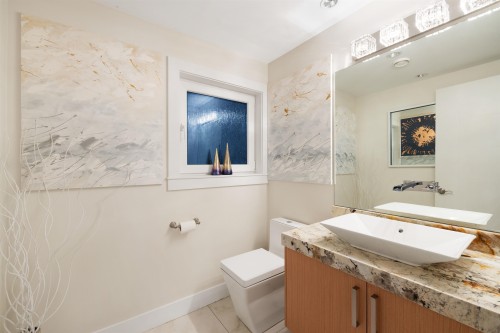 2449 Kings Avenue, West Vancouver, BC 