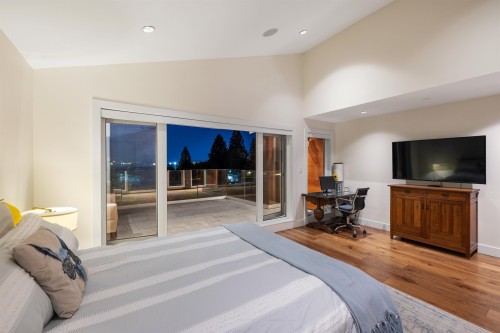 2449 Kings Avenue, West Vancouver, BC 