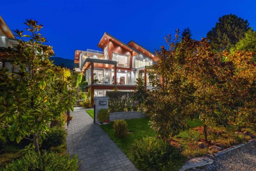 2449 Kings Avenue, West Vancouver, BC 