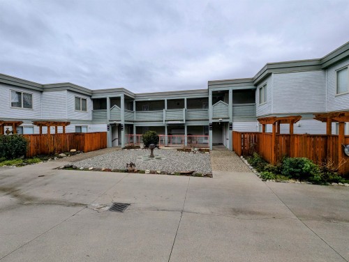 322-5780 Trail Avenue  Sechelt, BC V7Z 0K5