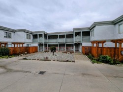 322-5780 Trail Avenue  Sechelt, BC V7Z 0K5