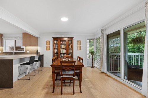 6422 Douglas Street, West Vancouver, BC 