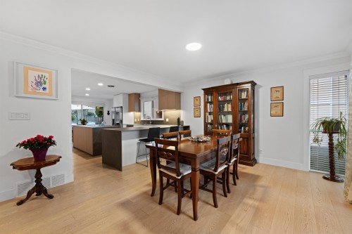 6422 Douglas Street, West Vancouver, BC 