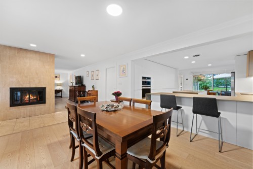 6422 Douglas Street, West Vancouver, BC 