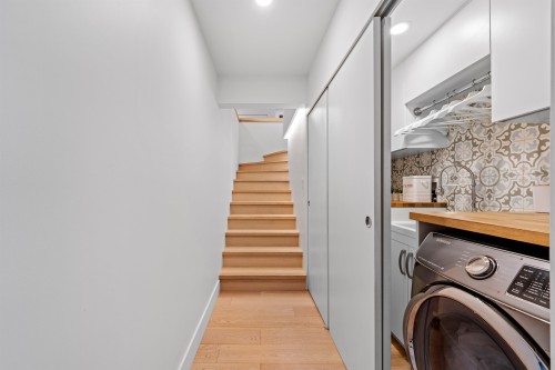 6422 Douglas Street, West Vancouver, BC 