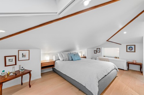 6422 Douglas Street, West Vancouver, BC 