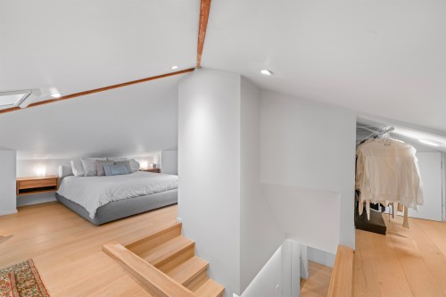 6422 Douglas Street, West Vancouver, BC 