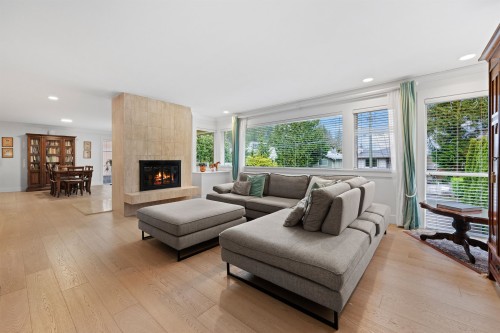 6422 Douglas Street, West Vancouver, BC 