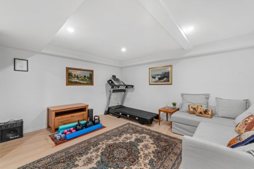 6422 Douglas Street, West Vancouver, BC 