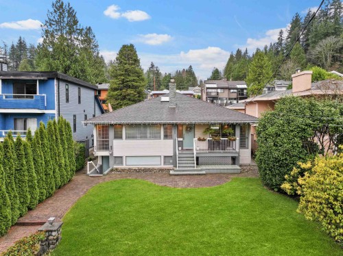 6422 Douglas Street, West Vancouver, BC 