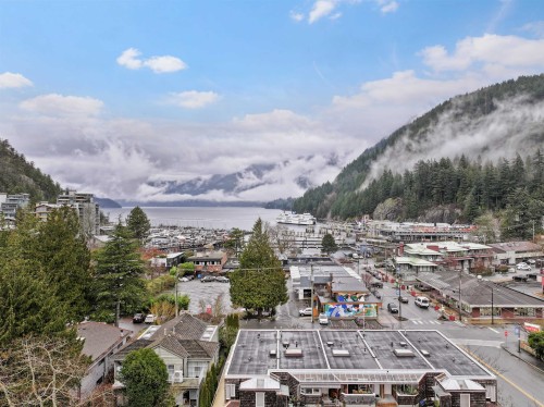 6422 Douglas Street, West Vancouver, BC 