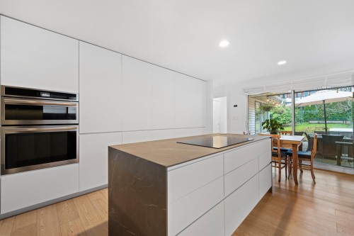 6422 Douglas Street, West Vancouver, BC 