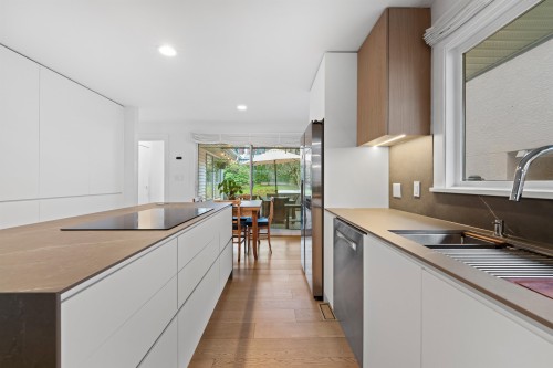 6422 Douglas Street, West Vancouver, BC 