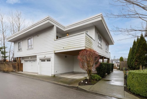 202-260 Ewen Avenue  New Westminster, BC V3M 0J1